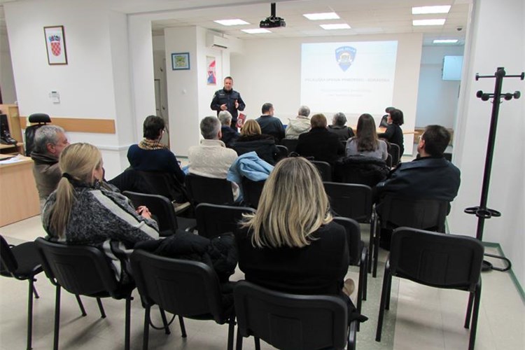 Slika vijesti/2015/Predavanje o prevenciji kriminaliteta - 12 2 2015  - 2.JPG